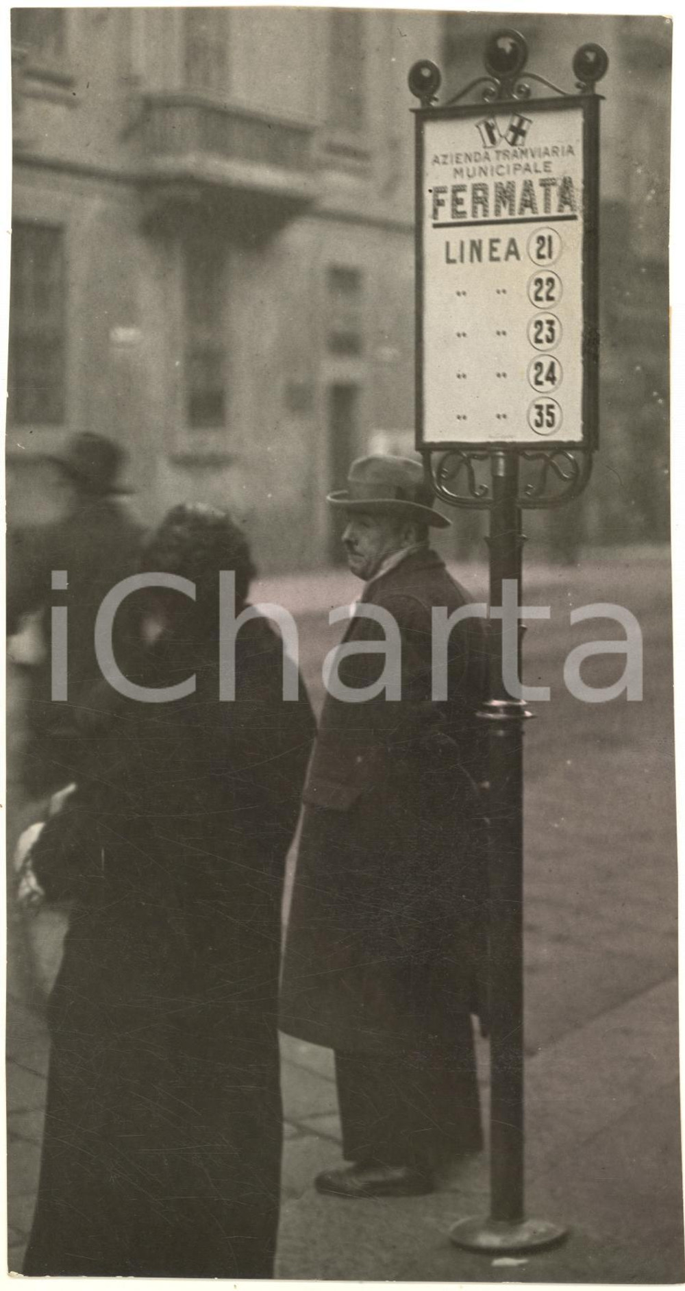 Fotografia d epoca originale 1931 TRASPORTI MILANO ATM Nuovo cartello indicatore per il tram Foto 12x22 cm 1