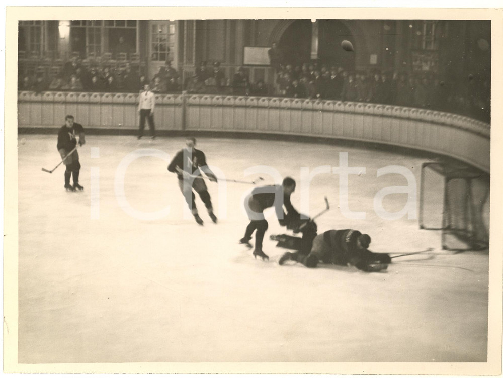 Fotografia d epoca originale 1935 MILANO Hockey su ghiaccio  Finale DIAVOLI ROSSONERI vs MILANO Foto 24x18 1