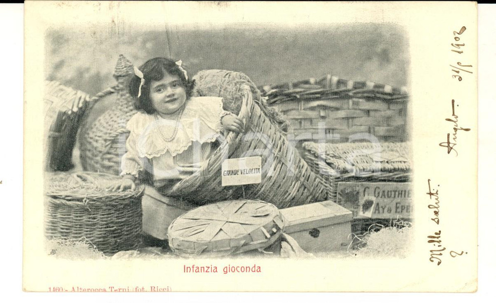 Cartolina originale da collezione 1900 ca COSTUMI Bambina gioca tra le ceste Cartolina postale ALTEROCCA FP VG 1