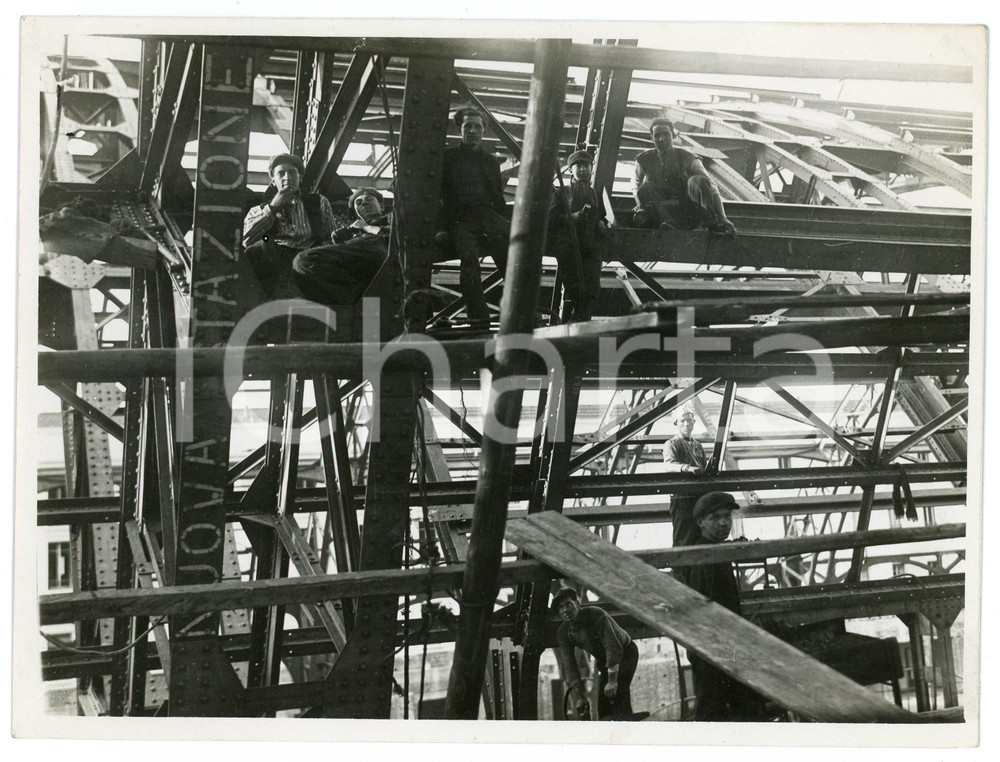 Fotografia d epoca originale 1929 MILANO Cantiere Stazione Centrale  Operai su navata in costruzione  Foto 1