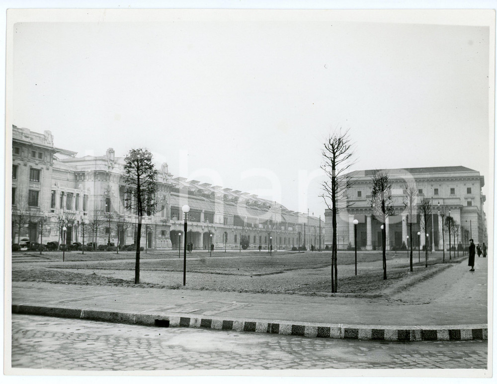 Fotografia d epoca originale 1937 MILANO Piazza Duca d Aosta  Costruzione giardini della Stazione Centrale 1