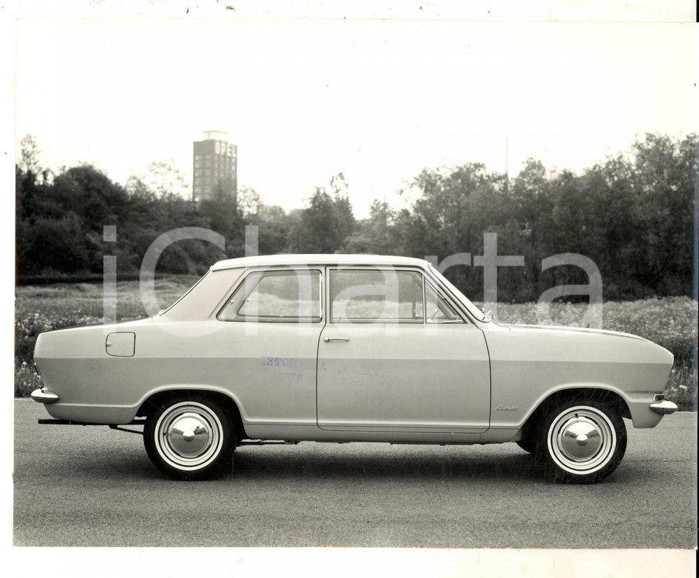 Fotografia d epoca originale 1965 ROMA AUTOMOBILISMO Presentazione nuova OPEL KADETT 110 L Foto 24x18 1