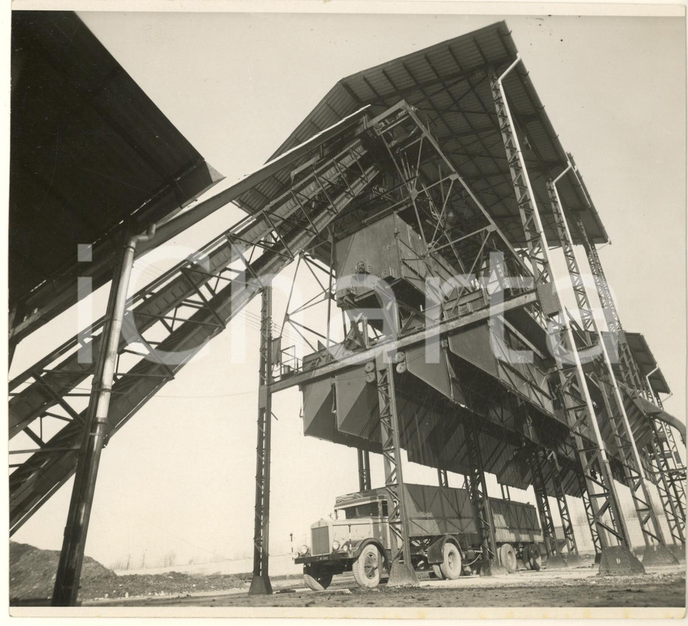 Fotografia d epoca originale 1938 Area MILANO  Impianto per carico e spedizione dei rifiuti organici Foto 1