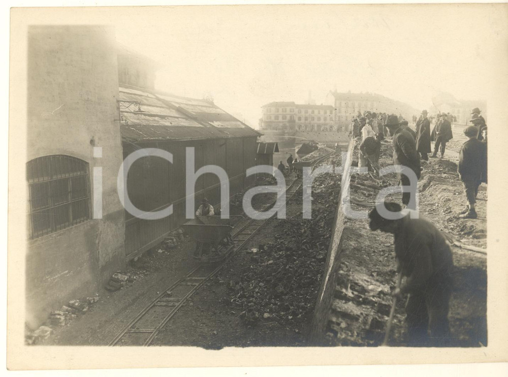 Fotografia d epoca originale 1925 ca MILANO Porta Genova  Lavori nuovo porto  Cantiere Teatro PEZZANA Foto 1