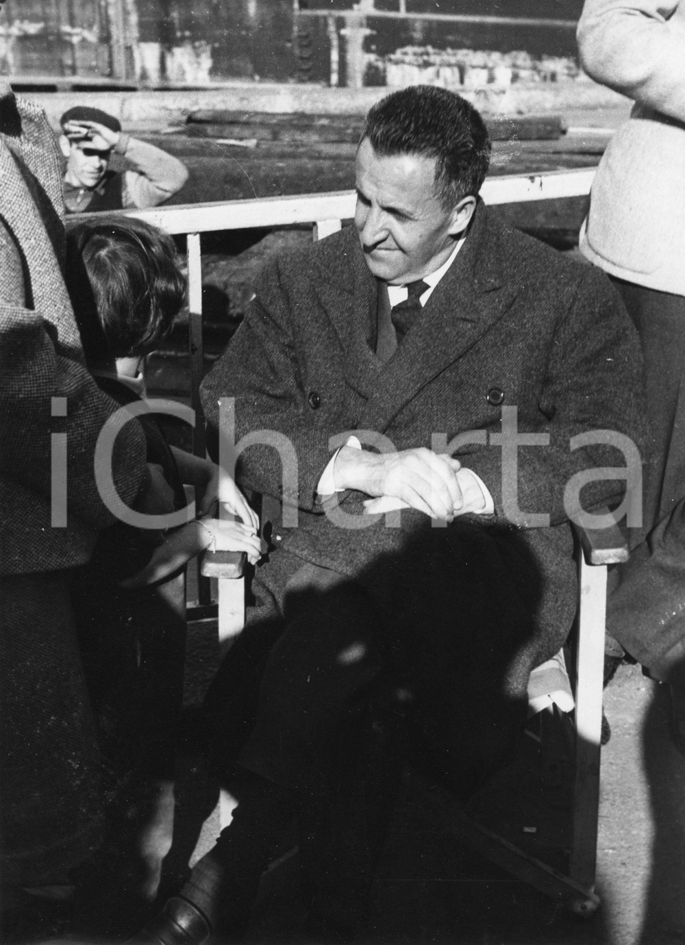 Fotografia d epoca originale 1959 GENOVA Regista Luigi ZAMPA sul set del film Il Magistrato  Foto 1 1