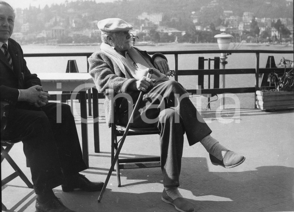 Fotografia d epoca originale 1959 RAPALLO Ezra POUND sul lungomare  Foto 24x18 cm 3 1