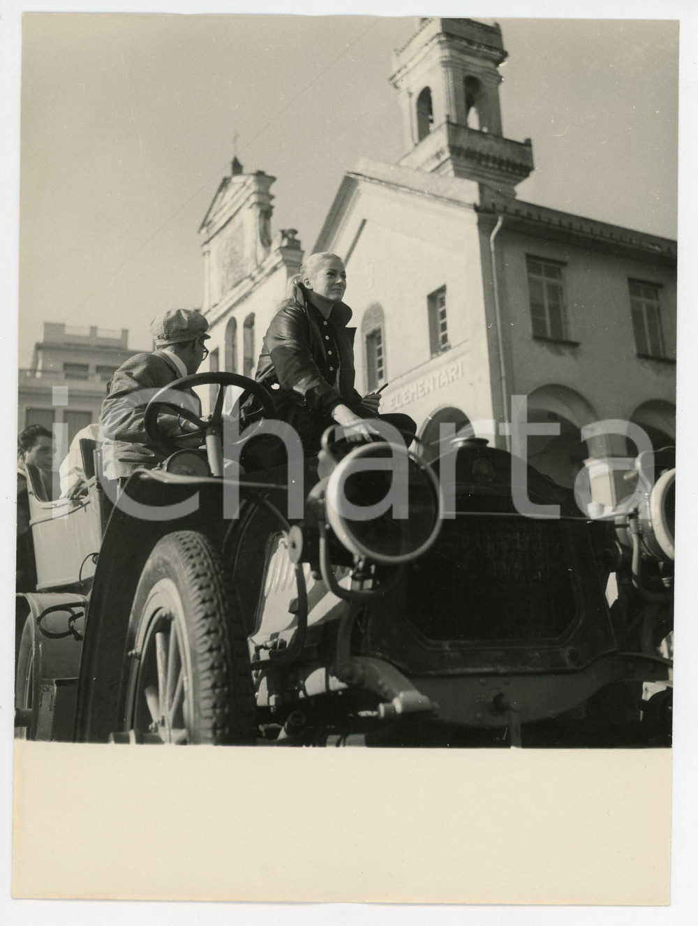 Fotografia d epoca originale 1959 CARNEVALE di RAPALLO Caccia al tesoro  Anita EKBERG in gara  Foto 4 1