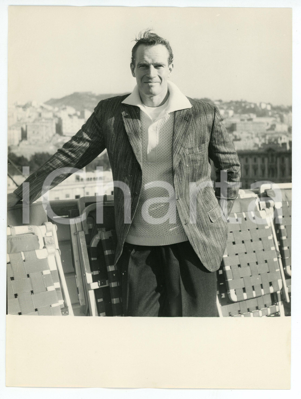 Fotografia d epoca originale 1959 GENOVA Charlton HESTON su transatlantico INDEPENDENCE Foto 18x24 cm 2 1
