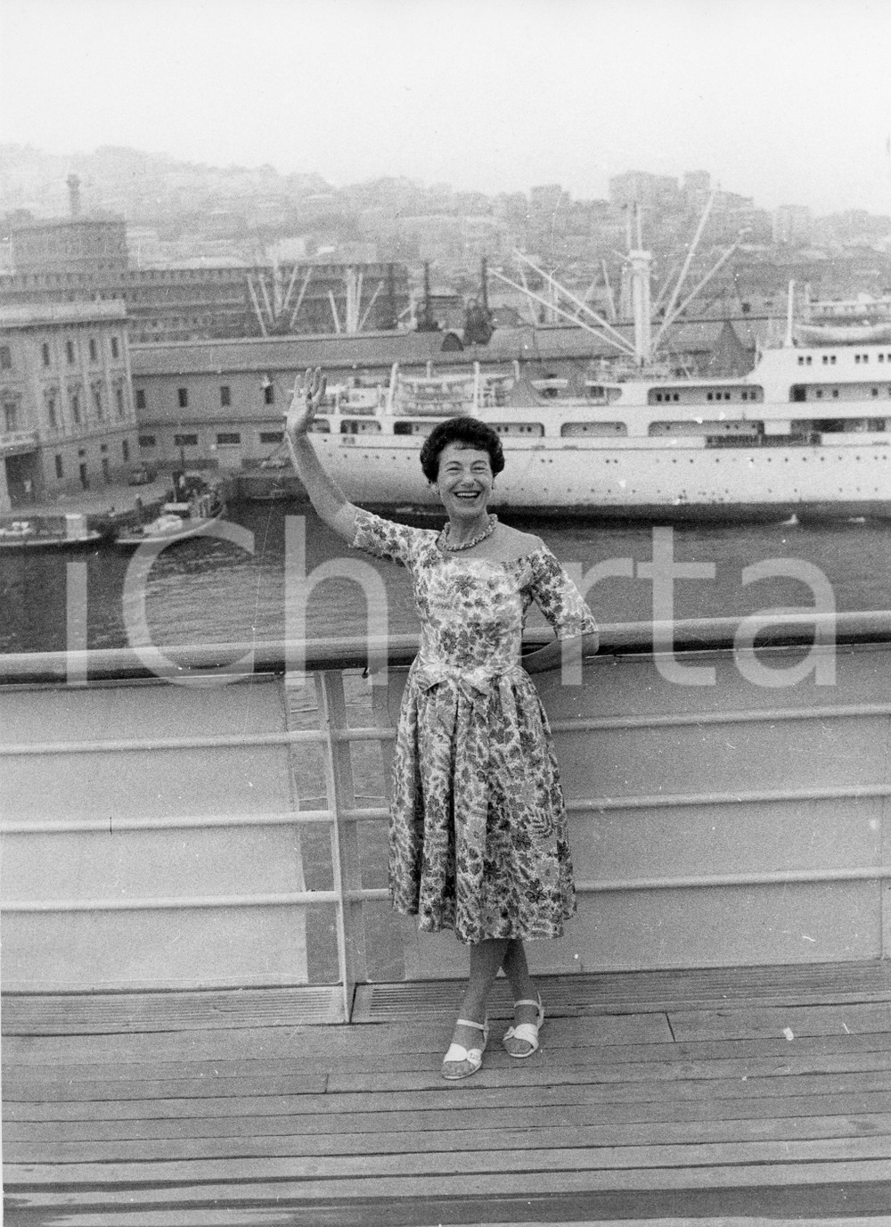 Fotografia d epoca originale 1958 GENOVA Scrittrice Jean STAFFORD sul ponte di una nave  Foto 18x24 cm 1 1