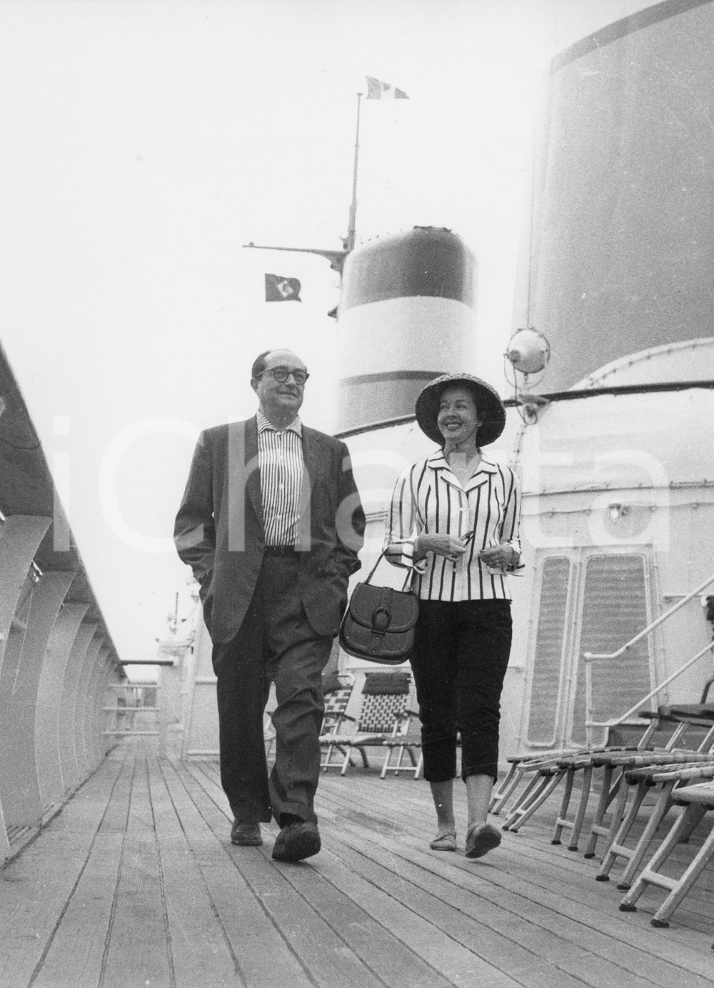 Fotografia d epoca originale 1958 GENOVA M/N INDEPENDENCE Regista Henry KOSTER Peggy MORAN Foto 18x24 cm 2 1