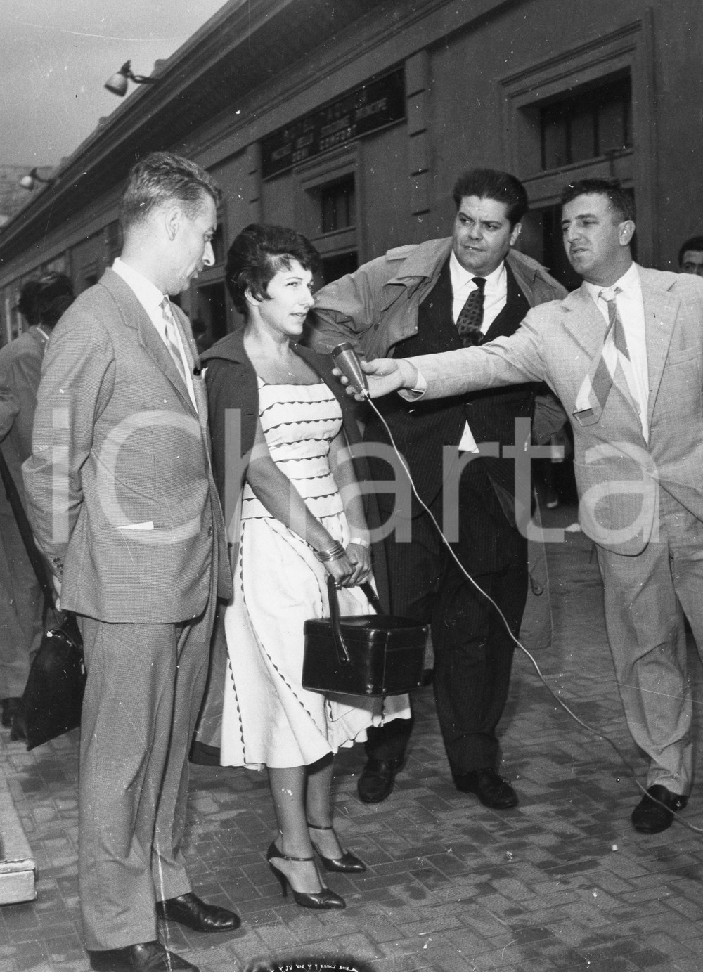 Fotografia d epoca originale 1958 GENOVA  TEATRO Compagnia DUSE torna dall America  Foto 18x24 cm 1 1
