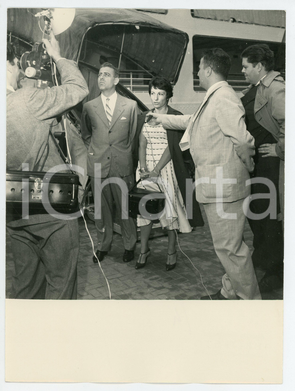 Fotografia d epoca originale 1958 GENOVA  TEATRO Compagnia DUSE torna dall America  Foto 18x24 cm 2 1