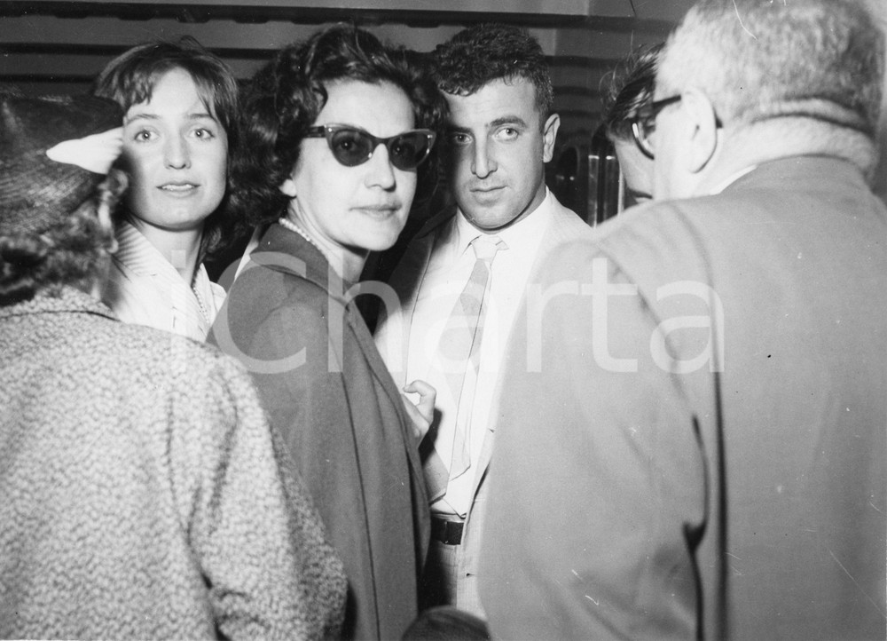 Fotografia d epoca originale 1958 GENOVA  TEATRO Compagnia DUSE torna dall America  Foto 24x18 cm 3 1