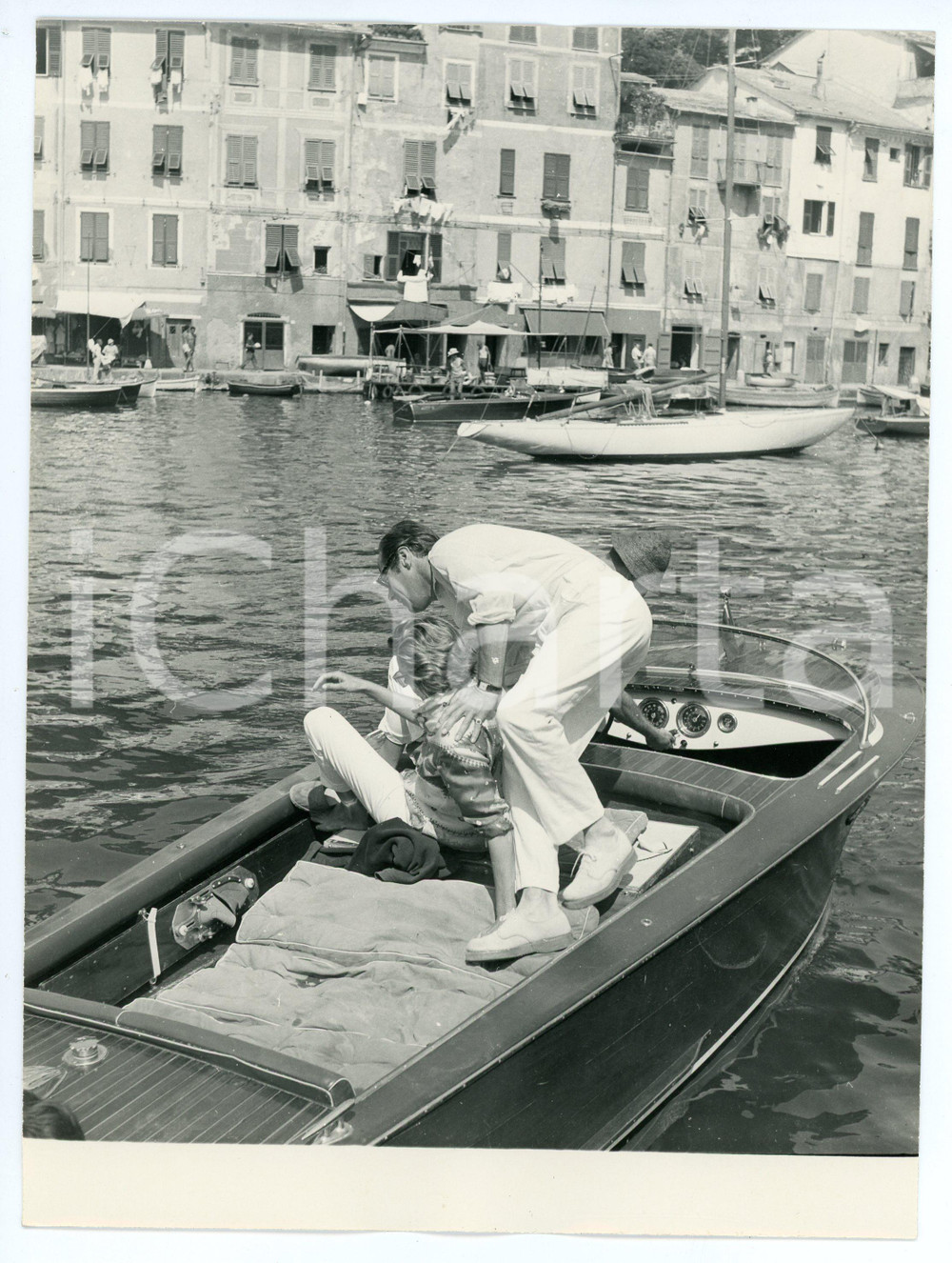 Fotografia d epoca originale 1958 PORTOFINO Rex HARRISON Kay KENDALL in barca  Foto 18x24 cm 3 1