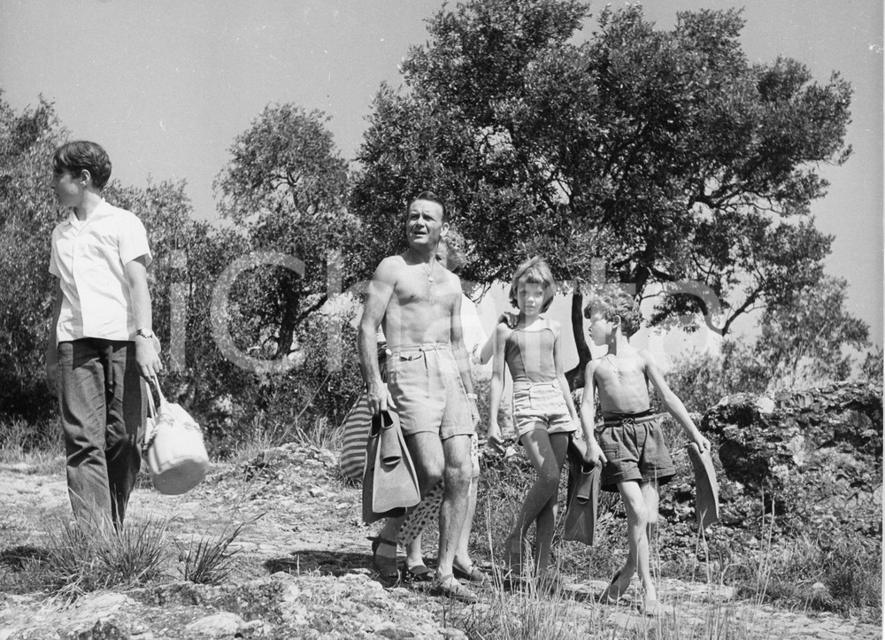 Fotografia d epoca originale 1958 PORTOFINO  Rex HARRISON in vacanza con i figli  Foto 24x18 cm 3 1