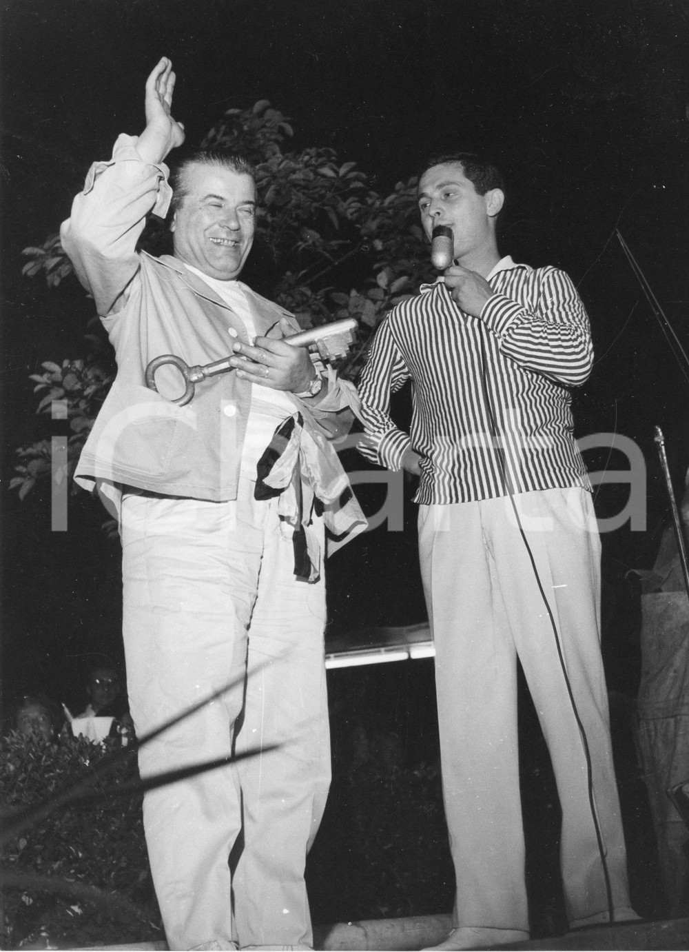 Fotografia d epoca originale 1958 ALASSIO Elezione MISS MURETTO  Scenetta comica  Foto vintage 18x24 cm 1 1