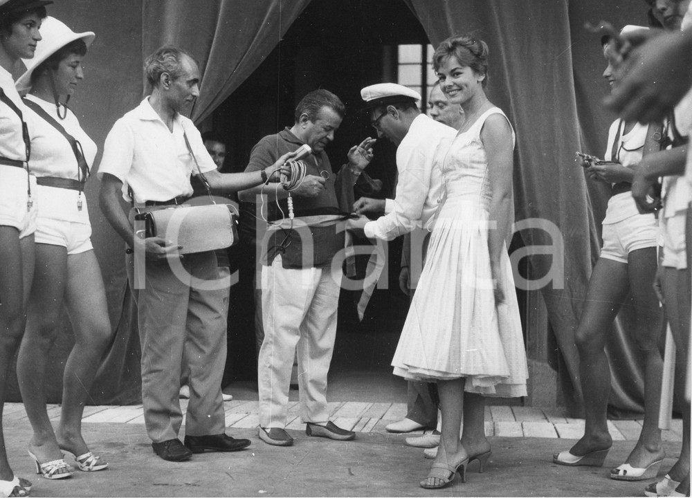 Fotografia d epoca originale 1958 ALASSIO Elezione MISS MURETTO Interviste  Foto 24x18 cm 2 1