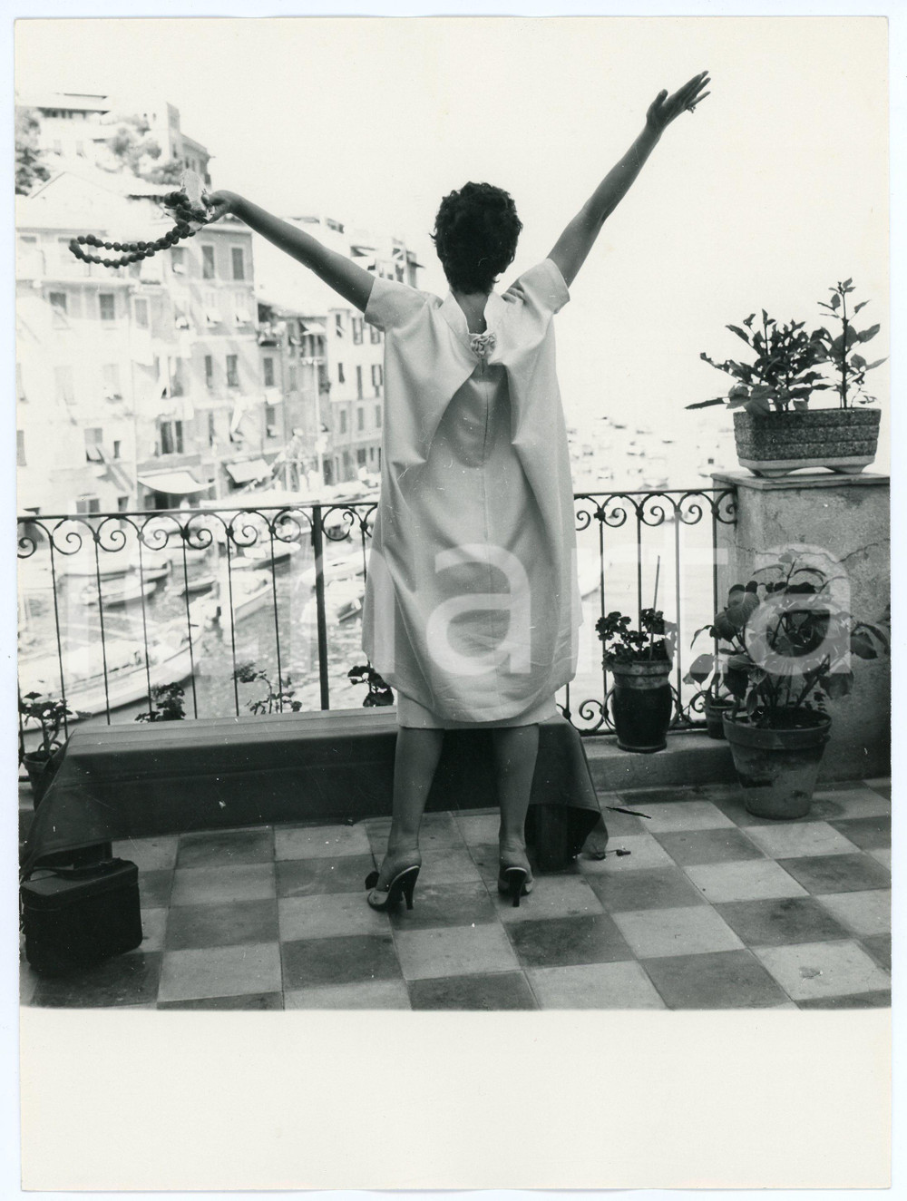 Fotografia d epoca originale 1958 PORTOFINO Ritratto di Valentina CORTESE in terrazza  Foto 18x24 cm 1 1