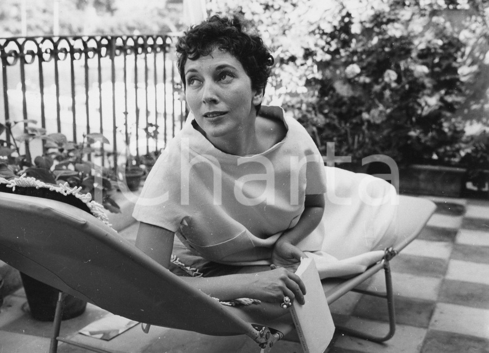 Fotografia d epoca originale 1958 PORTOFINO Valentina CORTESE in terrazza sulla sdraio  Foto 24x18 cm 1 1