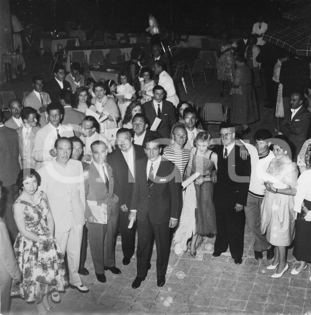 Fotografia d epoca originale 1958 LIDO DI GENOVA Mike BONGIORNO Vincitori di Lascia o Raddoppia Foto 1 1