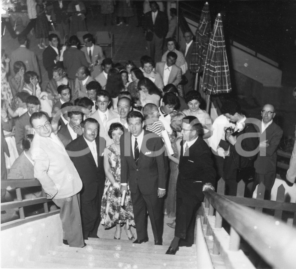 Fotografia d epoca originale 1958 LIDO DI GENOVA Mike BONGIORNO Vincitori di Lascia o Raddoppia Foto 2 1