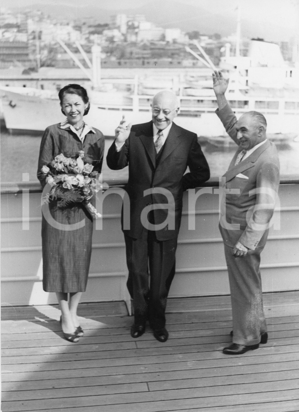 Fotografia d epoca originale 1954 GENOVA M/N Constitution  Arrivo regista Cecil B. DeMILLE Foto 18x24 cm 1 1