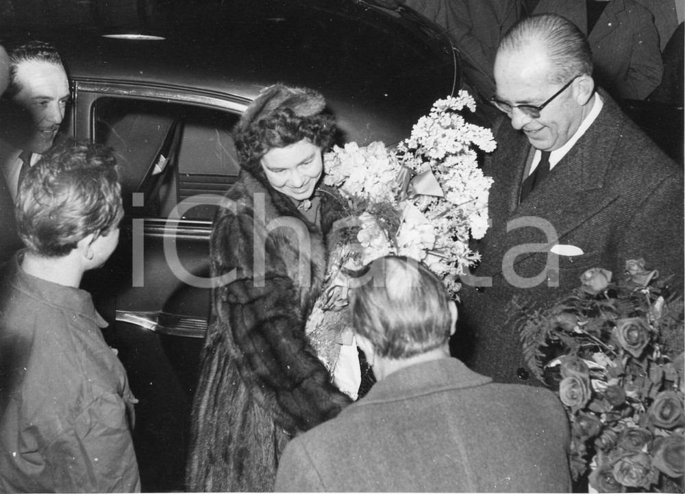 Fotografia d epoca originale 1955 GENOVA Stazione ferroviaria  Arrivo Reali di Grecia  Foto 24x18 cm 2 1