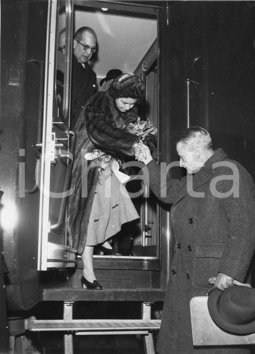Fotografia d epoca originale 1955 GENOVA Stazione ferroviaria  Arrivo Reali di Grecia  Foto 18x24 cm 2 1