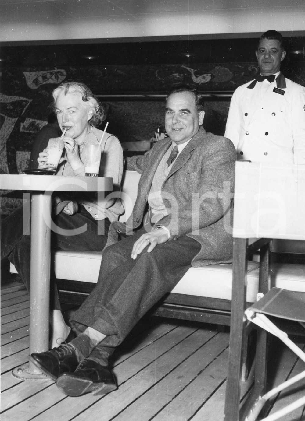 Fotografia d epoca originale 1955 GENOVA T/N Independence  Gracie FIELDS Boris ALPEROVICI al bar  Foto 1 1