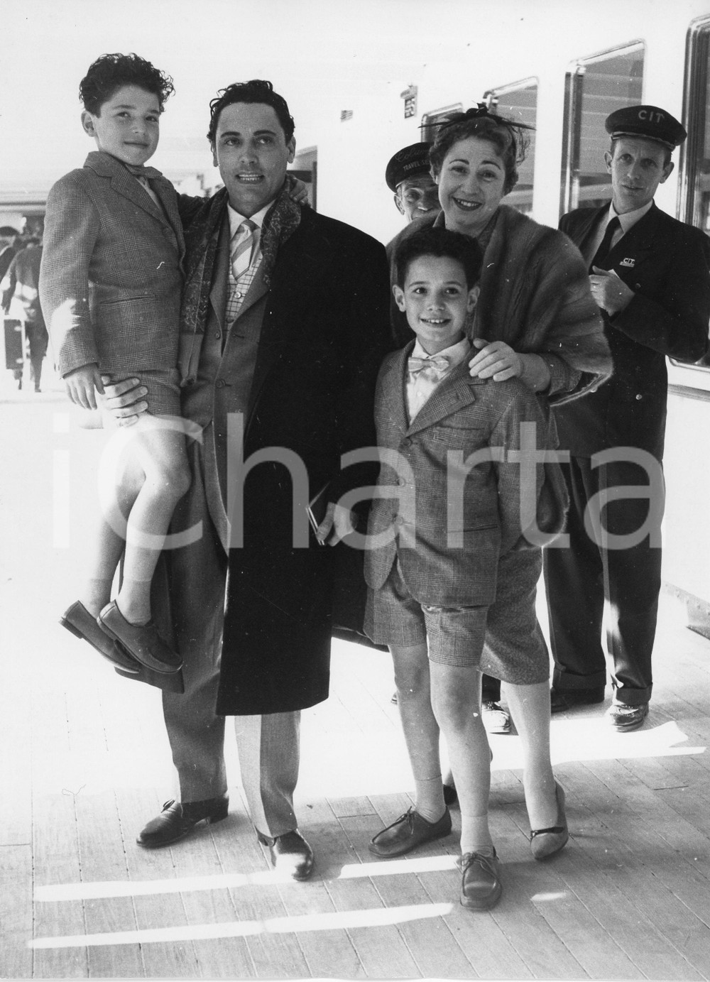 Fotografia d epoca originale 1955 GENOVA Tenore Mario DEL MONACO Rina FILIPPINI e figli  Foto 18x24 cm 1 1