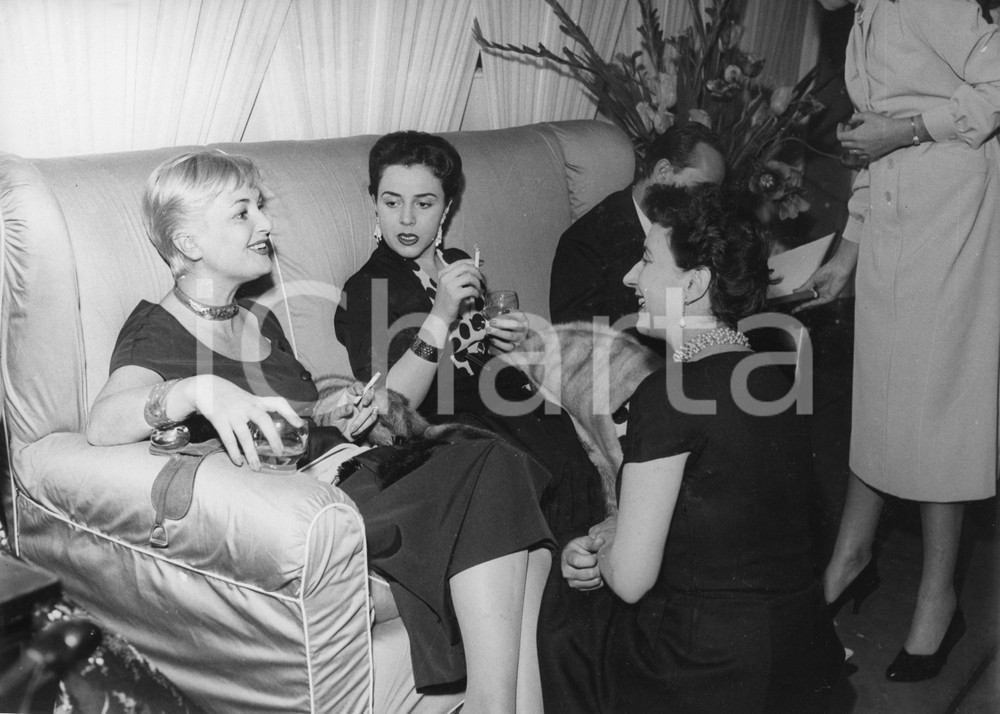 Fotografia d epoca originale 1955 SANREMO Rally del Cinema  Elena GIUSTI a un ricevimento Foto 24x18 cm 1 1