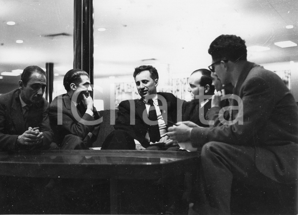 Fotografia d epoca originale 1955 GENOVA T/N Constitution  Regista Elia KAZAN in partenza  Foto 1 1