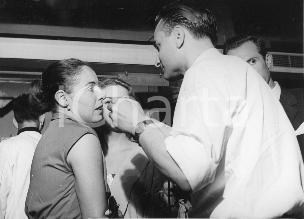 Fotografia d epoca originale 1955 GENOVA Anna PROCLEMER in partenza in tournée per il Sudamerica  Foto 1 1