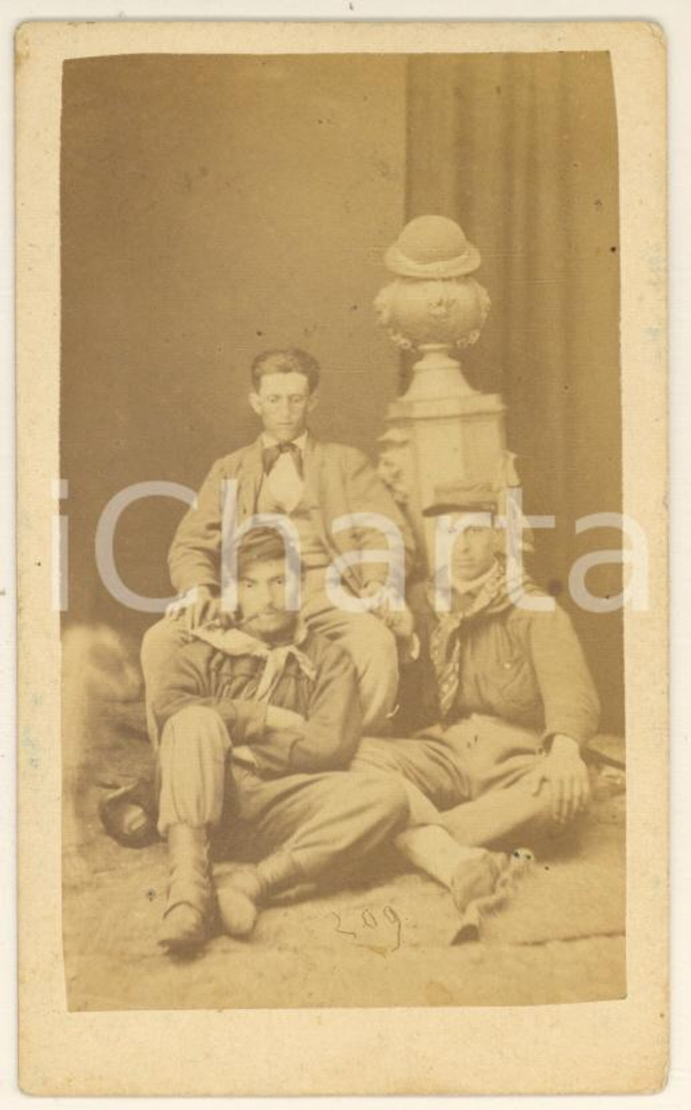 Fotografia d epoca originale 1865 ca RISORGIMENTO BERGAMO Soldati garibaldini Foto CDV E. FILIPPINI 1