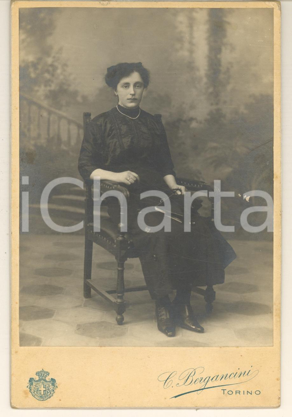 Fotografia d epoca originale 1913 TORINO Giovane donna in abito scuro  Foto Carlo BERGANCINI 11x16 cm 1