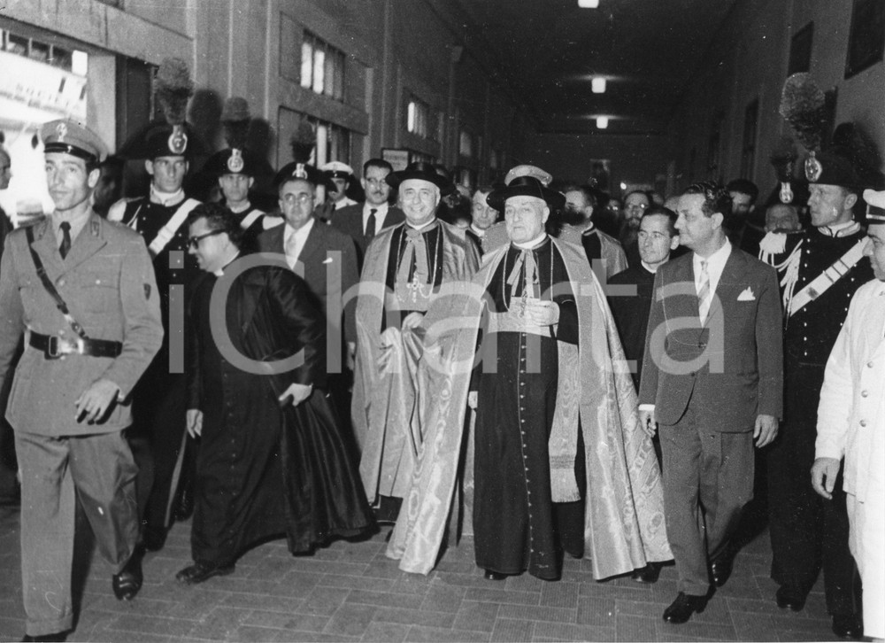 Fotografia d epoca originale 1955 GENOVA Arrivo card. Benedetto Aloisi MASELLA a stazione marittima  Foto 2 1