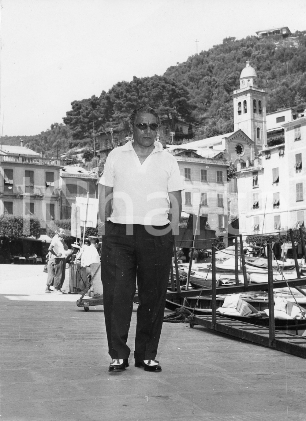Fotografia d epoca originale 1955 PORTOFINO Aristotele ONASSIS a passeggio  Foto vintage RARA 18x24 cm 1 1