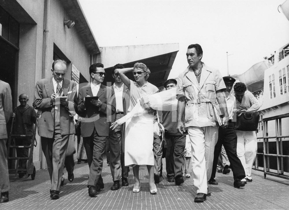 Fotografia d epoca originale 1955 GENOVA Anthony QUINN Nilla PIZZI in partenza per New York  Foto 1 1