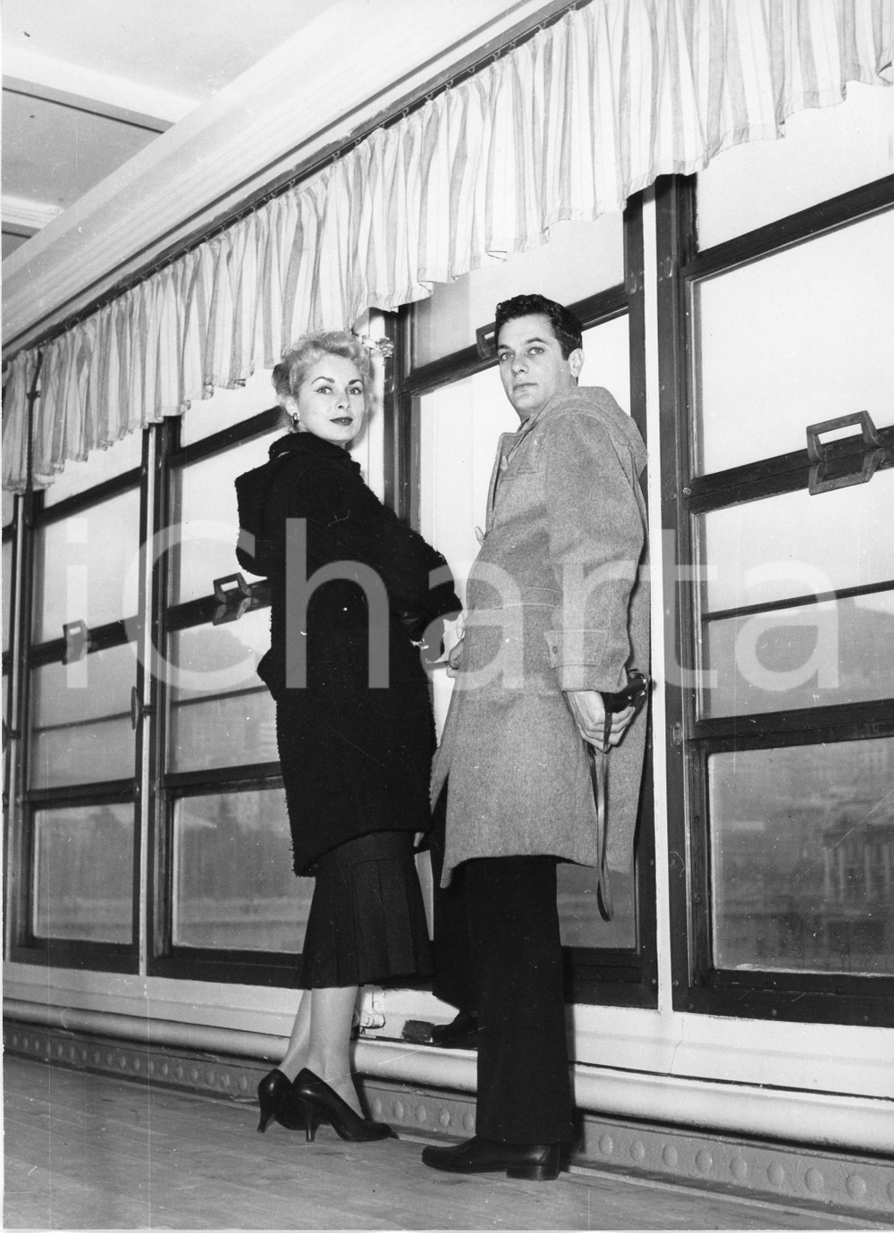 Fotografia d epoca originale 1955 GENOVA M/N COLOMBO Janet LEIGH Tony CURTIS in partenza  Foto 18x24 cm 1 1