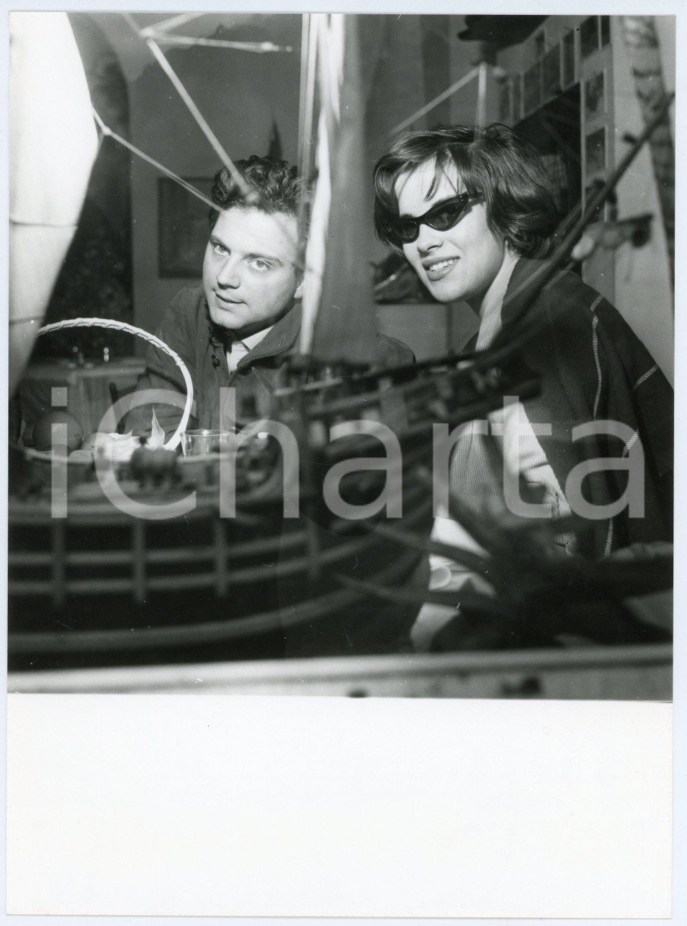 Fotografia d epoca originale 1956 PORTOFINO Franco INTERLENGHI Antonella LUALDI al ristorante  Foto 1 1