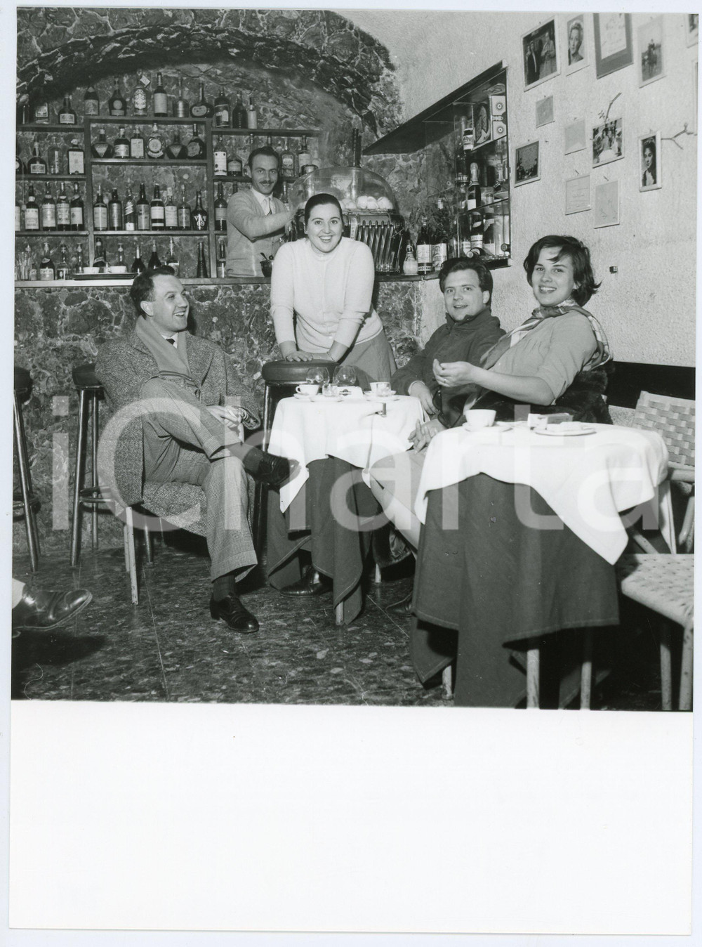 Fotografia d epoca originale 1956 PORTOFINO Franco INTERLENGHI Antonella LUALDI al ristorante  Foto 2 1