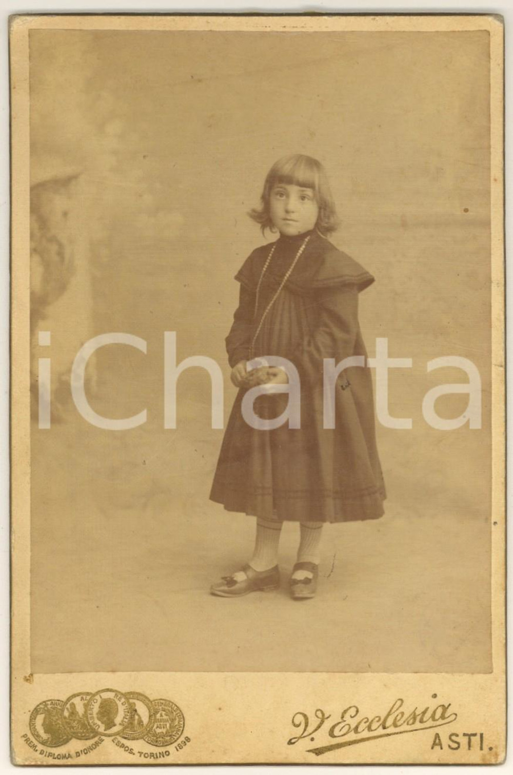 Fotografia d epoca originale 1900 ca ASTI Ritratto di bambina con borsetta  Foto ECCLESIA 11x16 cm 1
