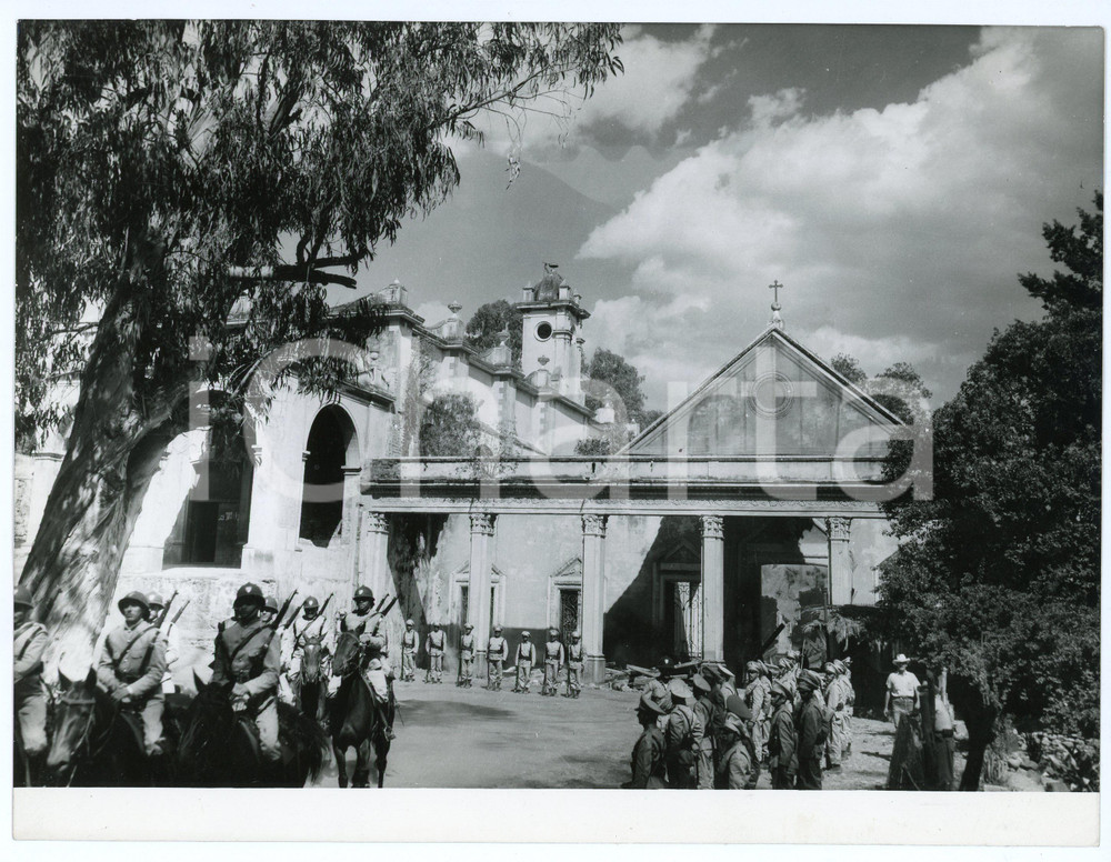 Materiale cinematografico d’epoca 1956 CINEMA La mort en ce jardin Regia di Luis BUNUEL Foto 24x18 cm 1 1
