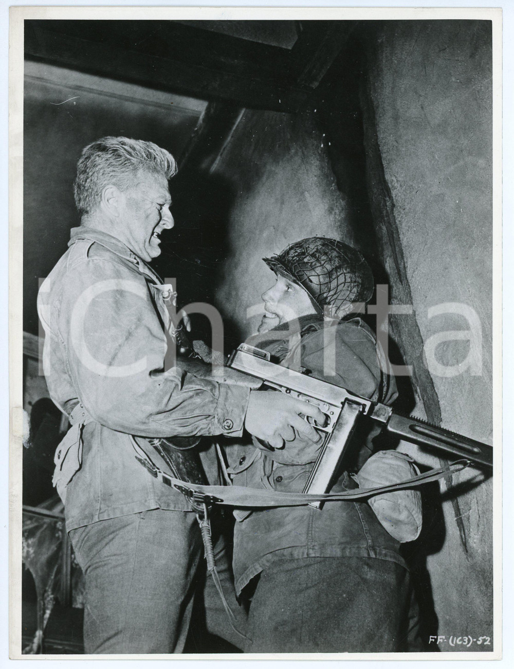Materiale cinematografico d’epoca 1956 CINEMA Attack! Prima Linea Jack PALANCE Eddie ALBERT Foto 18x24 cm 1