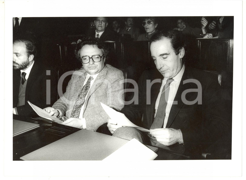 Fotografia d epoca originale 1990 ca MILANO Attilio SCHEMMARI con il sindaco Paolo PILLITTERI  Foto 24x18 1