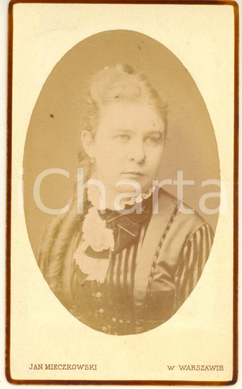 Fotografia d epoca originale 1880 ca VARSAVIA Giovane donna in abito a righe Foto CDV Jan MIECZKOWSKI 1