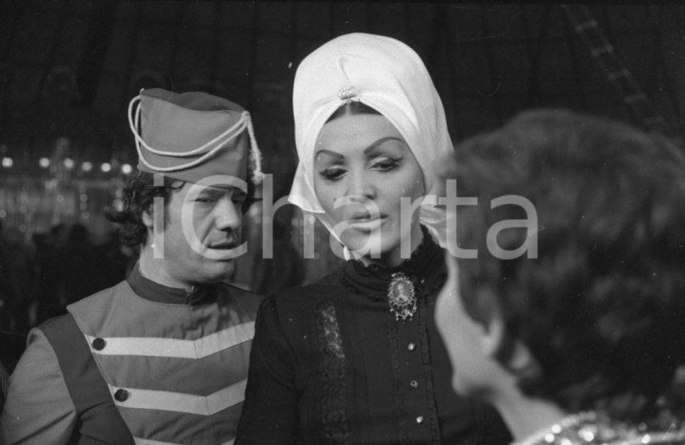 Fotografia d epoca originale 1970ca Franco FRANCHI  Moira ORFEI  Gilda GIULIANI NEGATIVO ORIGINALE 1