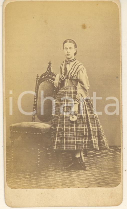 Fotografia d epoca originale 1865 LOCARNO Ragazza in abito a quadretti  Ritratto Foto A. ROSSI CDV 1