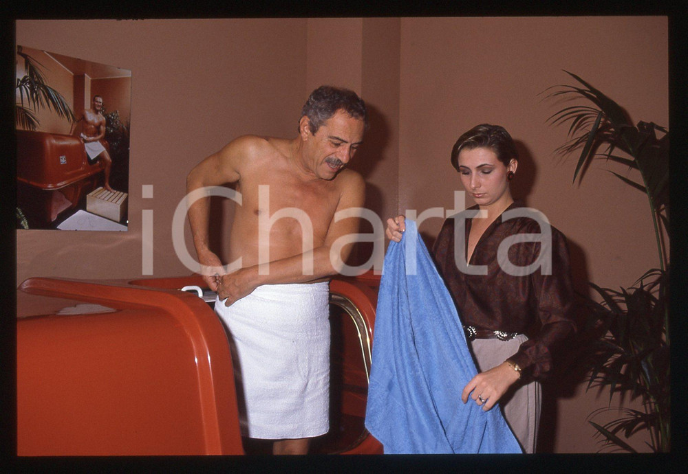 Fotografia d epoca originale 35mm vintage slide 1985 ca MILANO Nino MANFREDI Jill Vergottini 1 1