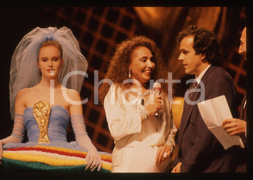 Fotografia d epoca originale 35mm vintage slide 1990 MILANO Michel PLATINI Lara SAINT PAUL Galà ITALIA  90 1